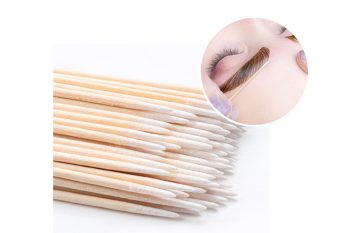 Holzstäbchen mit Baumwollspitze